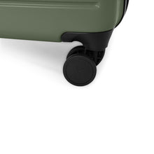 Shop Bentley Vert olive Valise de cabine Tracker Legend in Canada at only $89.99 6th look