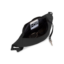 Shop Bentley Black Ensemble de voyage 4 pièces Tracker Milan in Canada at only $244.99 13th look