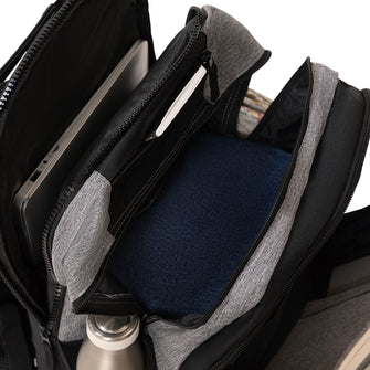 
                    Shop Bentley Noir et gris Sac à dos Tracker à 3 compartiments in Canada at only $59.99 9th look
                  