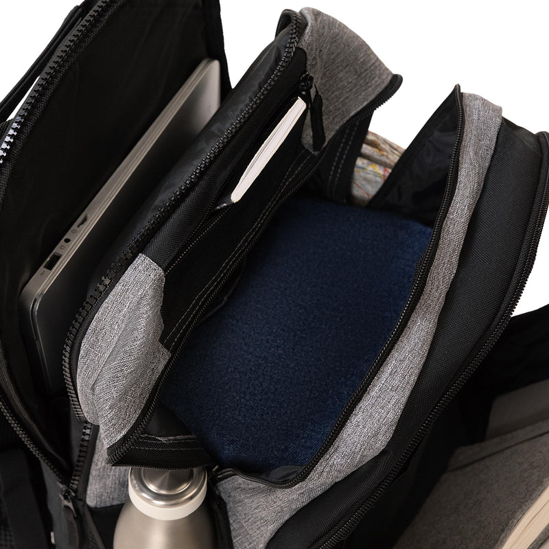 
        Shop Bentley Noir et gris Sac à dos Tracker à 3 compartiments in Canada at only $59.99 9th look
      