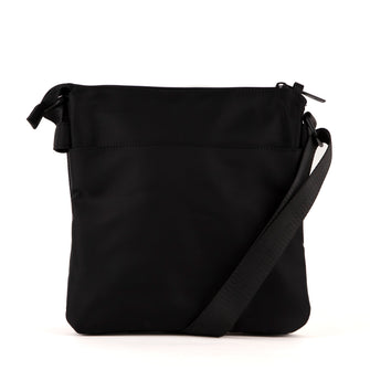 
                    Shop Bentley Bourgogne Sac à bandoulière RFID en nylon Tracker Basic à 2 soufflets in Canada at only $49.99 2nd look
                  