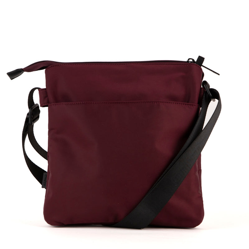 
        Shop Bentley Noir Sac à bandoulière RFID en nylon Tracker Basic à 2 soufflets in Canada at only $49.99 10th look
      