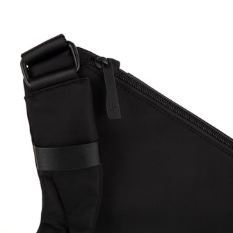 
                    Shop Bentley Noir Sac à bandoulière RFID en nylon Tracker Basic in Canada at only $44.99 3rd look
                  