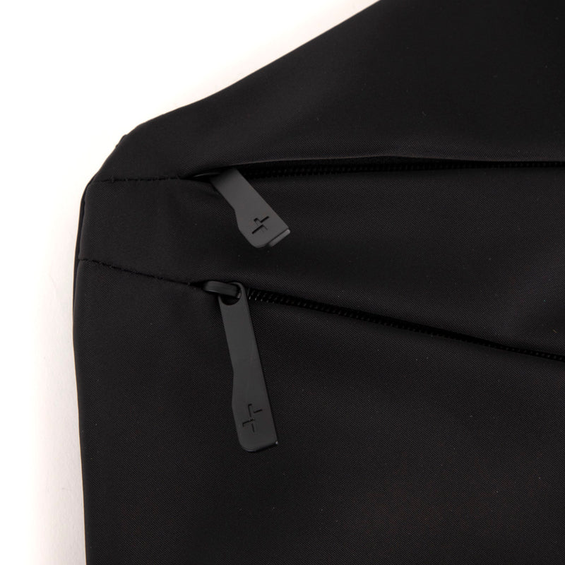 
        Shop Bentley Noir Sac à bandoulière RFID en nylon Tracker Basic in Canada at only $44.99 9th look
      