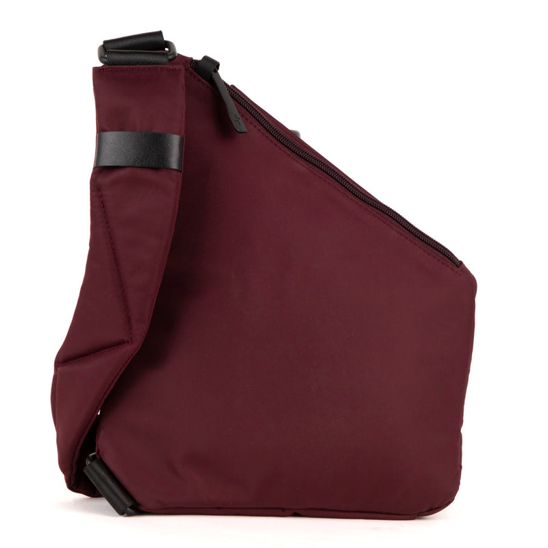
        Shop Bentley Bourgogne Sac à bandoulière RFID en nylon Tracker Basic in Canada at only $44.99 12th look
      