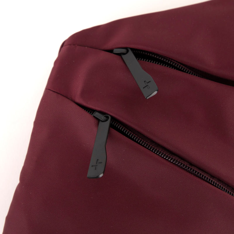 
        Shop Bentley Bourgogne Sac à bandoulière RFID en nylon Tracker Basic in Canada at only $44.99 14th look
      