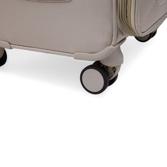 
                    Shop Bentley Beige avoine Grande valise souple Tracker Verona in Canada at only $229.99 6th look
                  