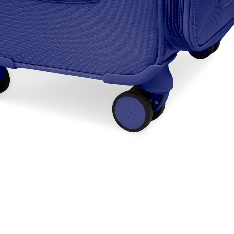 
        Shop Bentley Bleu denim Grande valise souple Tracker Verona in Canada at only $229.99 18th look
      