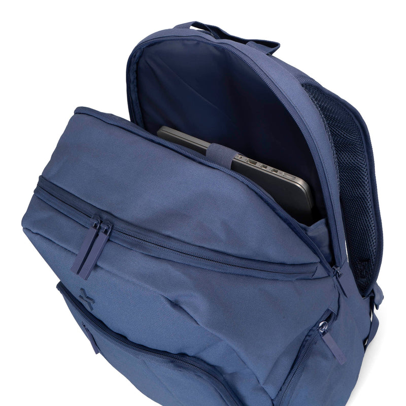 
        Shop Bentley Bleu marine Sac à dos Tracker Pearson in Canada at only $59.99 8th look
      
