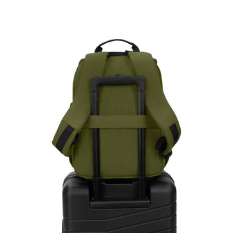 
                    Shop Bentley Vert foncé Sac à dos Tracker Icon in Canada at only $69.99 9th look
                  