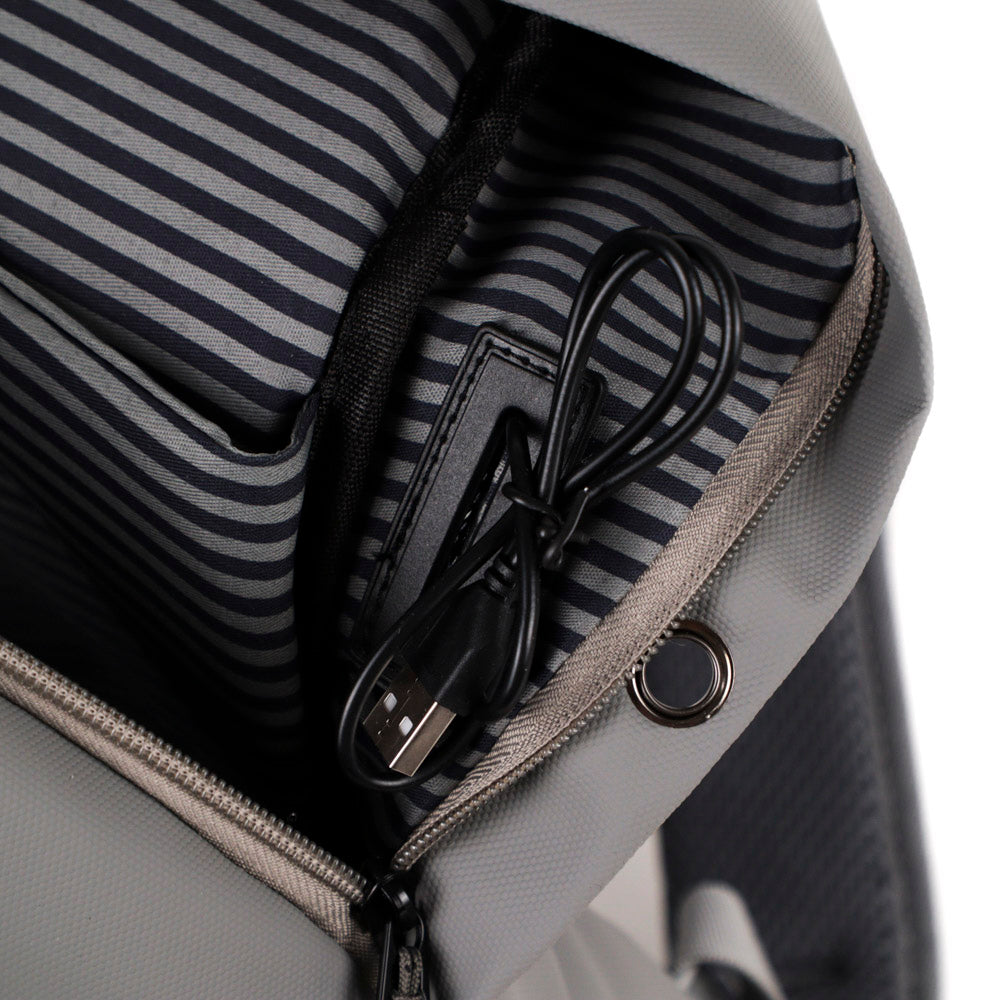 Shop Bentley Gris clair Sac à dos Tracker Next Gen in Canada at only $41.99 6th look