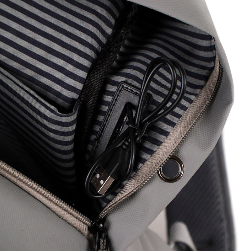 
        Shop Bentley Gris clair Sac à dos Tracker Next Gen in Canada at only $41.99 7th look
      