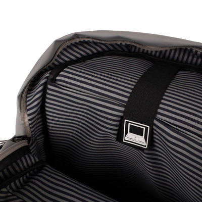 Shop Bentley Gris clair Sac à dos Tracker Next Gen in Canada at only $41.99 9th look