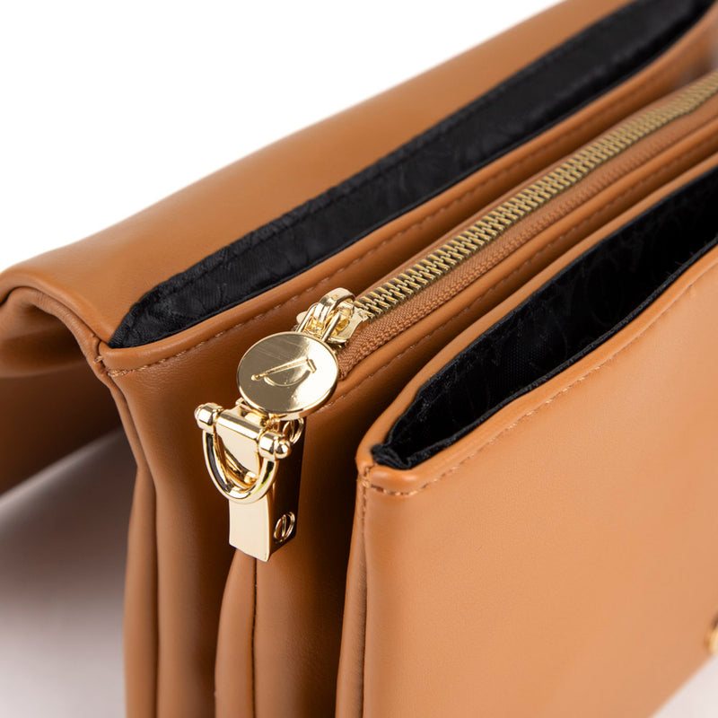 
        Shop Bentley Cognac Sac à bandoulière Riona 3 compartiments in Canada at only $69.99 19th look
      