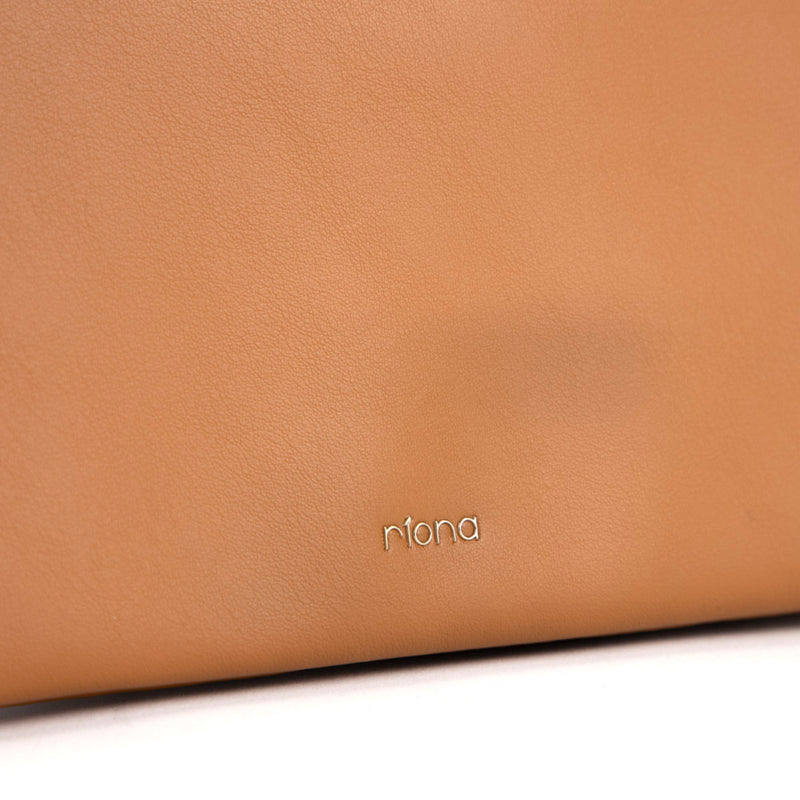 
        Shop Bentley Cognac Sac à bandoulière Riona 3 compartiments in Canada at only $69.99 20th look
      
