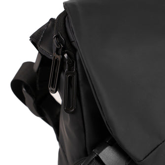
                    Shop Bentley Noir Mini sac de messager à bandoulière Tracker Everyday in Canada at only $34.99 3rd look
                  