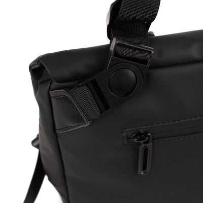Shop Bentley Noir Mini sac de messager à bandoulière Tracker Everyday in Canada at only $34.99 5th look