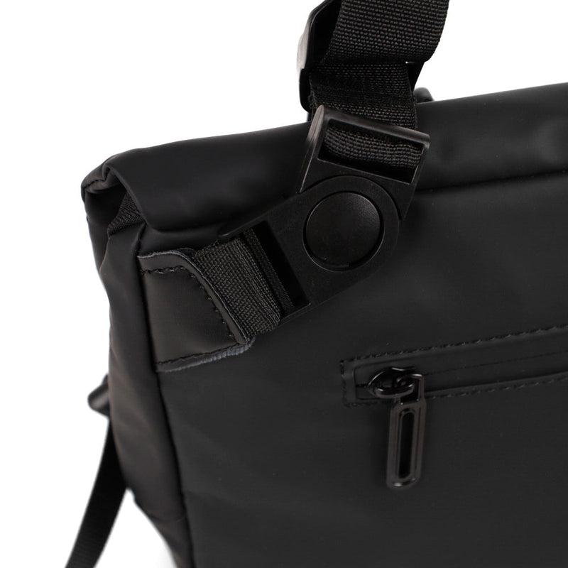 
        Shop Bentley Noir Mini sac de messager à bandoulière Tracker Everyday in Canada at only $34.99 5th look
      