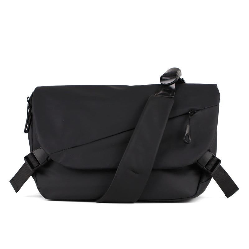 
        Shop Bentley Noir Mini sac de messager à bandoulière Tracker Everyday in Canada at only $34.99 1st look
      