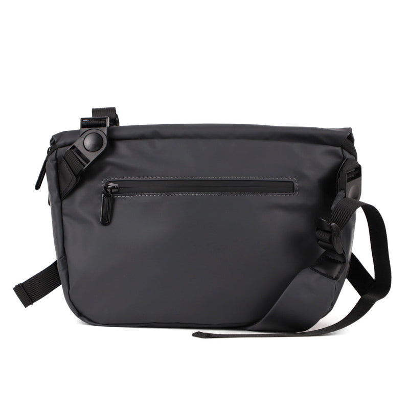 
        Shop Bentley Gris Mini sac de messager à bandoulière Tracker Everyday in Canada at only $34.99 9th look
      