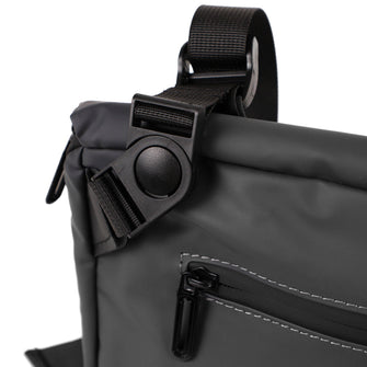 
                    Shop Bentley Gris Mini sac de messager à bandoulière Tracker Everyday in Canada at only $34.99 5th look
                  
