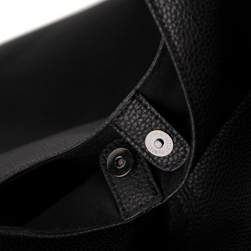 
        Shop Bentley Black Bentley Classic Hobo in Canada at only $34.99 4th look
      