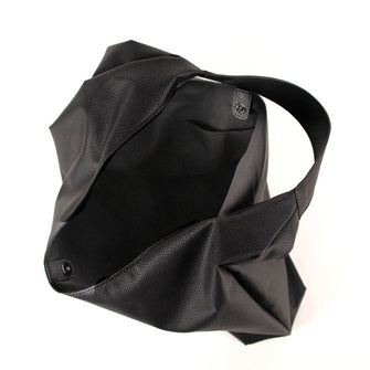 
                    Shop Bentley Noir Sac hobo Bentley Classic in Canada at only $34.99 3rd look
                  