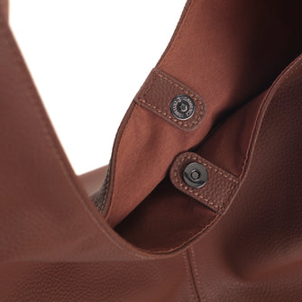 
                    Shop Bentley Cognac Sac hobo Bentley Classic in Canada at only $34.99 4th look
                  