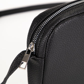 
                    Shop Bentley Noir Mini sac à bandoulière Bentley Classic in Canada at only $17.49 3rd look
                  