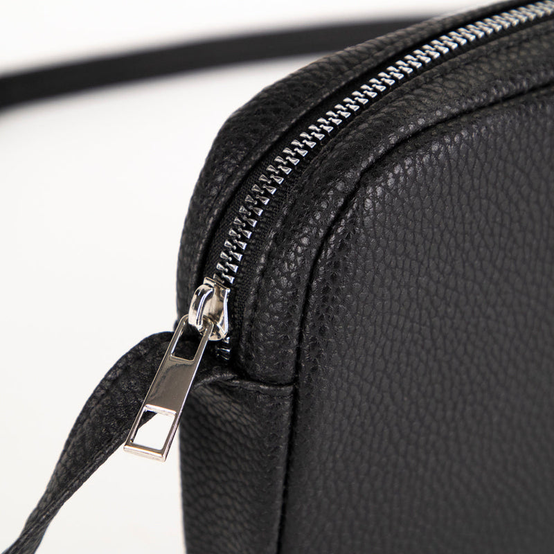 
        Shop Bentley Noir Mini sac à bandoulière Bentley Classic in Canada at only $17.49 3rd look
      