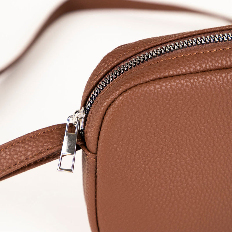 
        Shop Bentley Cognac Mini sac à bandoulière Bentley Classic in Canada at only $17.49 6th look
      