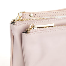 
                    Shop Bentley Rose Portefeuille à dragonne avec rabat Tracker Luxelite in Canada at only $20.99 4th look
                  