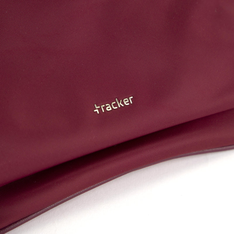 
        Shop Bentley Rouge foncé Portefeuille à dragonne avec rabat Tracker Luxelite in Canada at only $20.99 4th look
      
