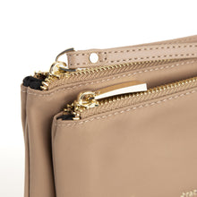 
                    Shop Bentley Beige Portefeuille à dragonne avec rabat Tracker Luxelite in Canada at only $20.99 5th look
                  