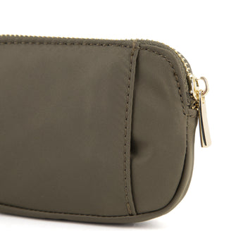 
                    Shop Bentley Kaki Portefeuille compact à fermeture à glissière LuxeLite Tracker in Canada at only $14.99 4th look
                  