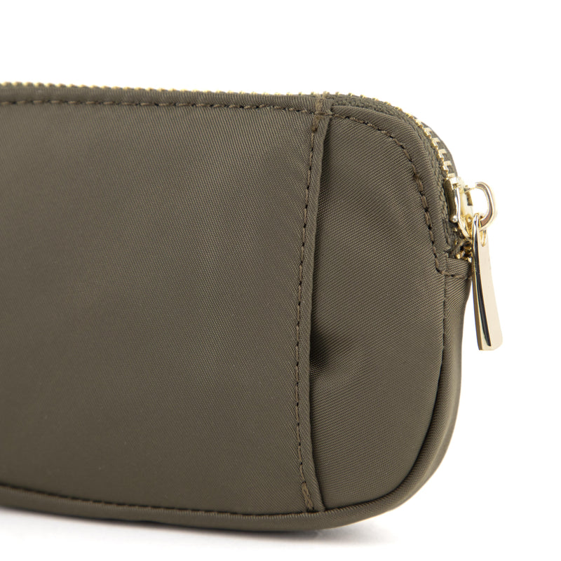 
        Shop Bentley Kaki Portefeuille compact à fermeture à glissière LuxeLite Tracker in Canada at only $14.99 8th look
      