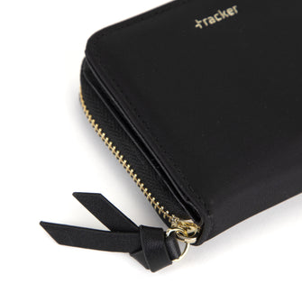 
                    Shop Bentley Noir Portefeuille à fermeture à glissière LuxeLite Tracker in Canada at only $20.99 3rd look
                  