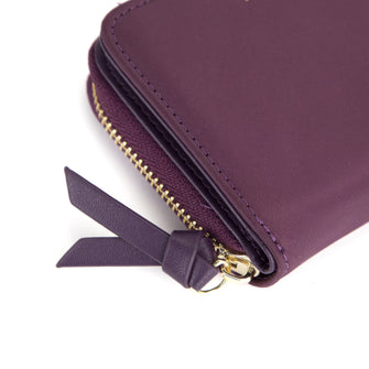 
                    Shop Bentley Violet Portefeuille à fermeture à glissière LuxeLite Tracker in Canada at only $20.99 4th look
                  