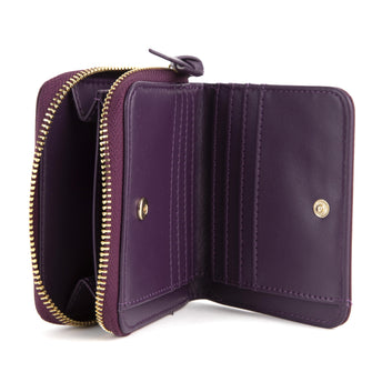 
                    Shop Bentley Violet Portefeuille à fermeture à glissière LuxeLite Tracker in Canada at only $20.99 5th look
                  