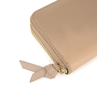 
                    Shop Bentley Beige Portefeuille LuxeLite Tracker in Canada at only $20.99 3rd look
                  