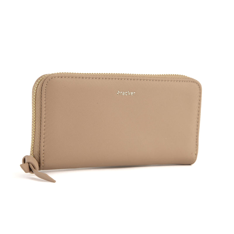 
        Shop Bentley Beige Tracker LuxeLite Wallet in Canada at only $20.99 10th look
      
