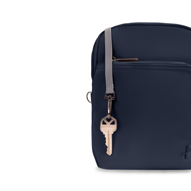 
        Shop Bentley Marine Tracker Secure Sac bandoulière antivol in Canada at only $59.99 12th look
      