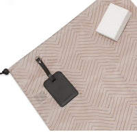 
                      Shop Bentley Blanc cassé Kit d’entretien pour bagages Champs Vintage in Canada at only $19.99 1st look
                    