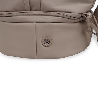 
                    Shop Bentley Taupe Bugatti Raphael Sac fourre-tout convertible 4-en-1 in Canada at only $98.00 8th look
                  