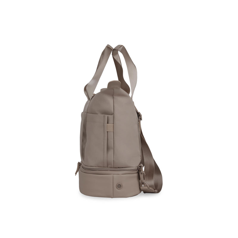 
        Shop Bentley Taupe Bugatti Raphael Sac fourre-tout convertible 4-en-1 in Canada at only $98.00 12th look
      