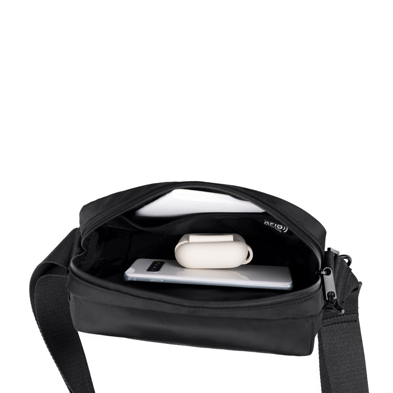 
        Shop Bentley Noir Sac à bandoulière Bugatti Downtown Essentials in Canada at only $20.99 4th look
      