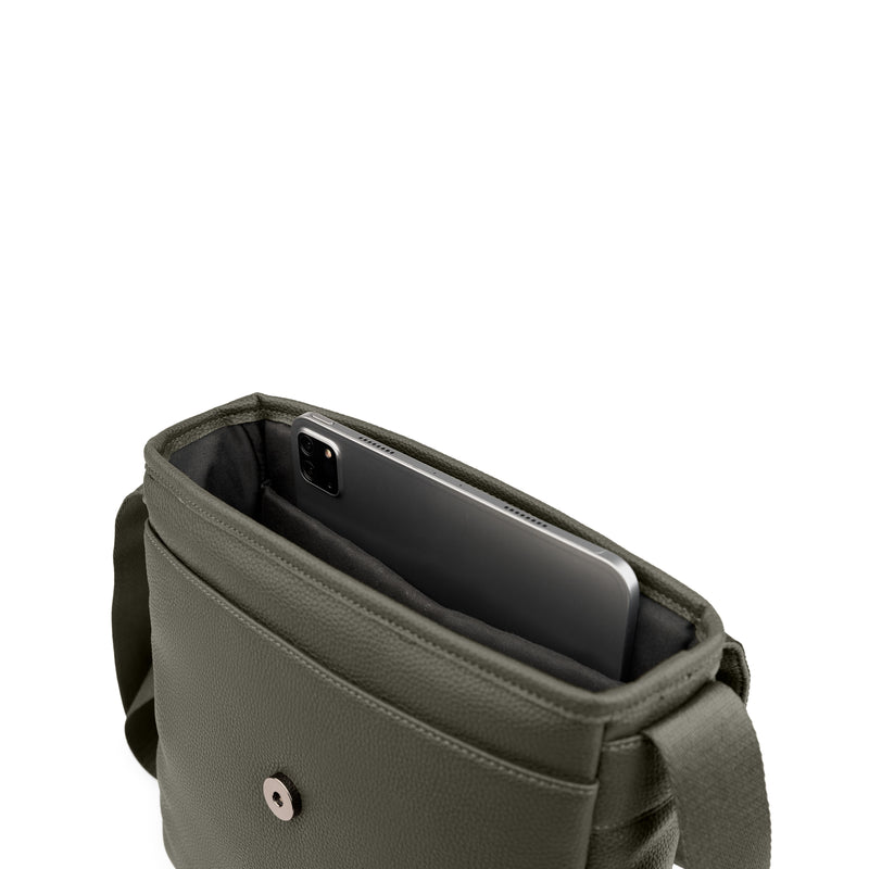 
        Shop Bentley Kaki Sac à  bandoulière Bugatti Henry in Canada at only $64.99 11th look
      