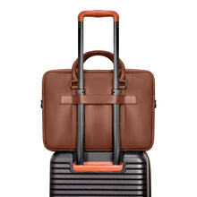 
                    Shop Bentley Brun Porte-documents mince en cuir Champs Onyx in Canada at only $149.99 7th look
                  