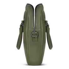 
                    Shop Bentley Kaki Porte-documents mince en cuir Champs Onyx in Canada at only $149.99 8th look
                  