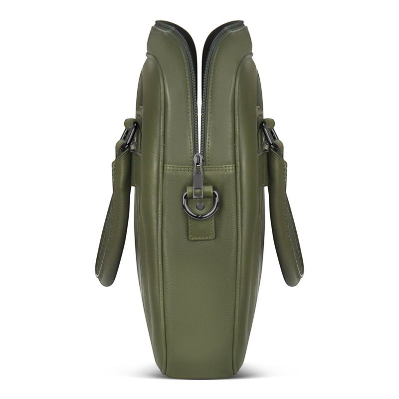 
        Shop Bentley Kaki Porte-documents mince en cuir Champs Onyx in Canada at only $149.99 24th look
      